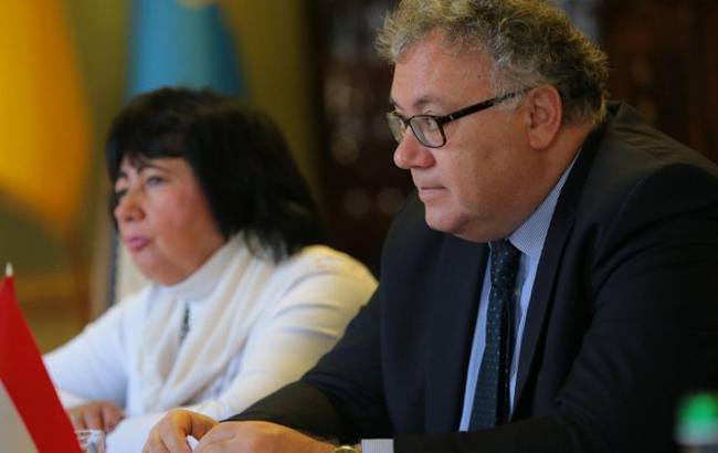 Посол Венгрии пожаловался на украинский язык на Закарпатье: слишком много